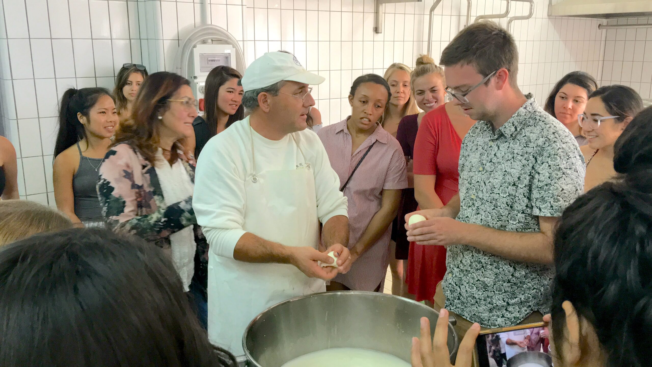 4. food culture Sustainable business in Sicily: local producers showcasing their products to students, highlighting traditional and eco-friendly production methods.