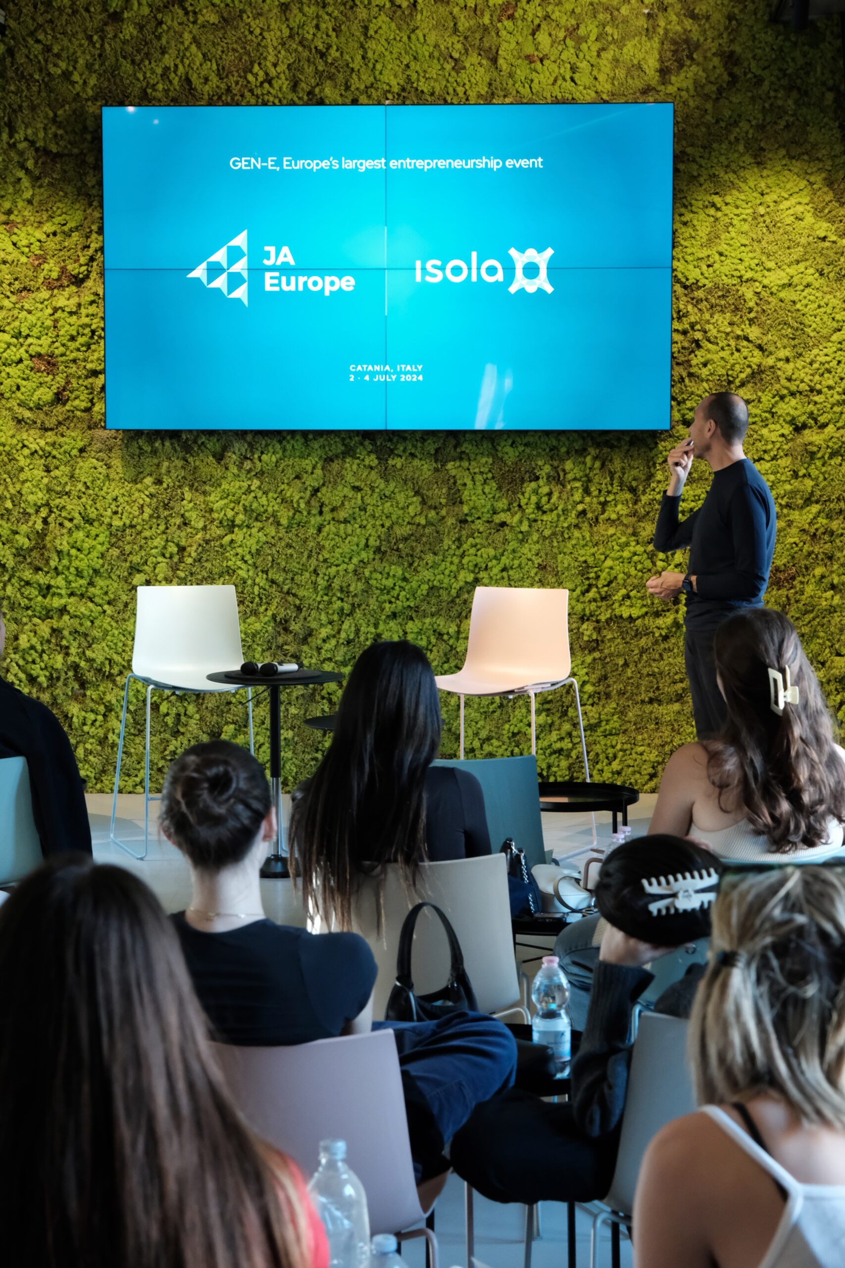 Exploring the Intersection of Journalism Culture and Society: USC